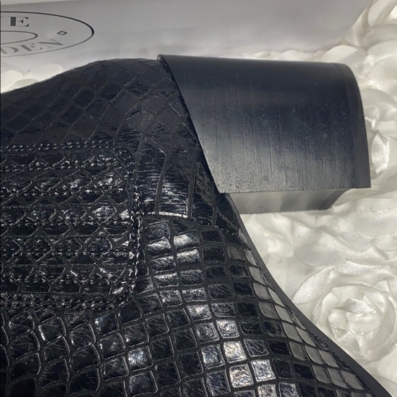 New Steve Madden Jain Black Snake Booties! - Picture 3 of 5